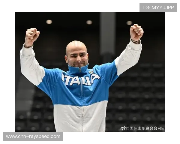国际击剑联合会花剑世界杯意大利队与国际中立运动员队分获团体金牌